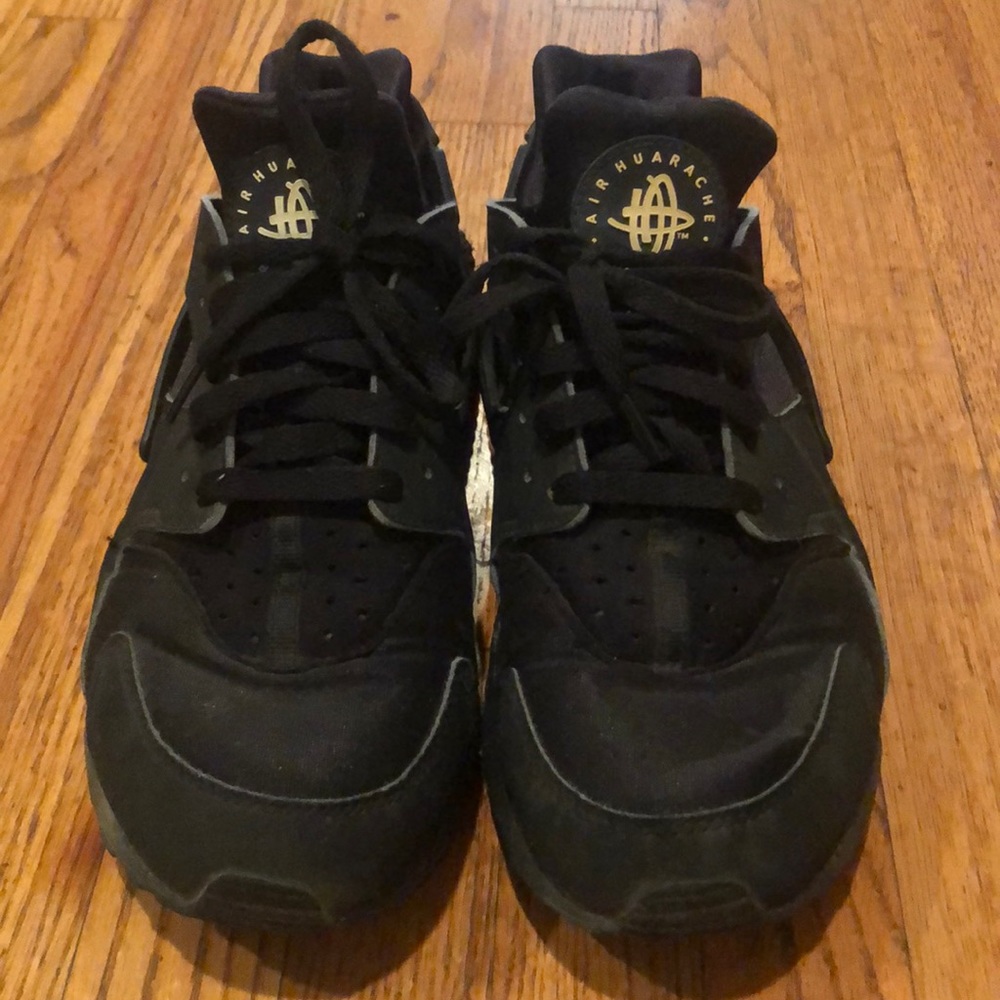 BLACK NIKE HUARACHES